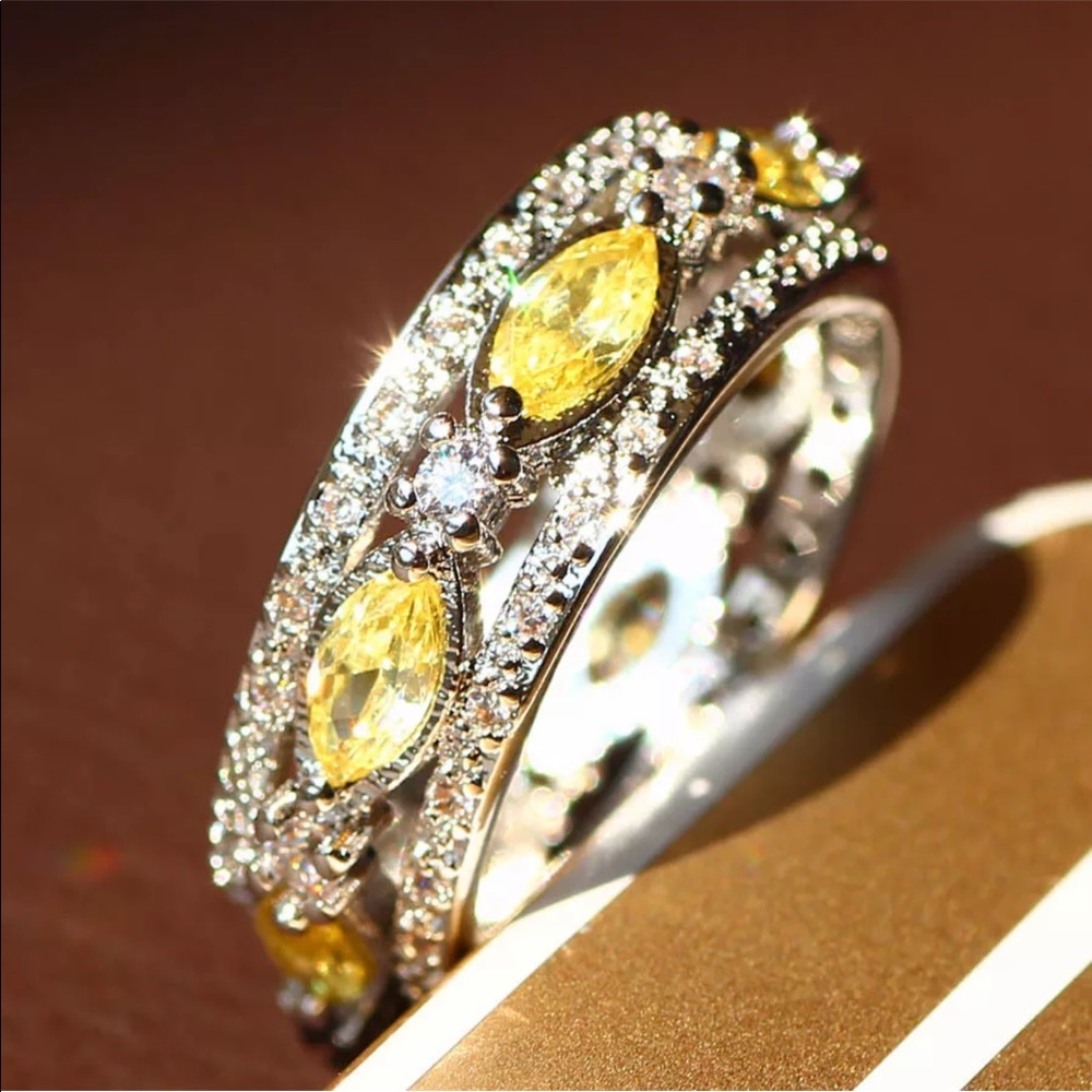 Yellow design shiny band - Picture 1 of 4